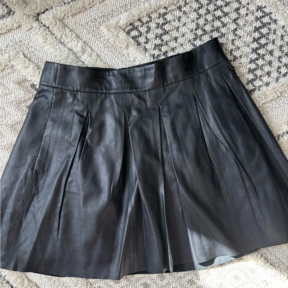 Banana Republic Pleated Skirt - Picture 2 of 3